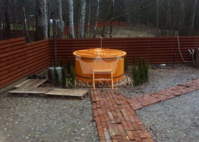 "Plastique" bain nordique 2,0 m avec décoration en bois de sapin "Plastique" bain nordique 2,0 m avec décoration en bois de sapin