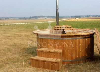 Bain nordique Thermowood avec coque en plastique pour 6 personnes Bain nordique Thermowood avec coque en plastique pour 6 personnes