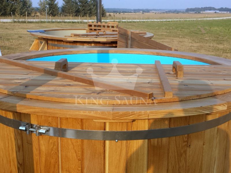 "PLASTIQUE" bain nordique 2.0m avec décoration en bois de chêne "PLASTIQUE" bain nordique 2.0m avec décoration en bois de chêne
