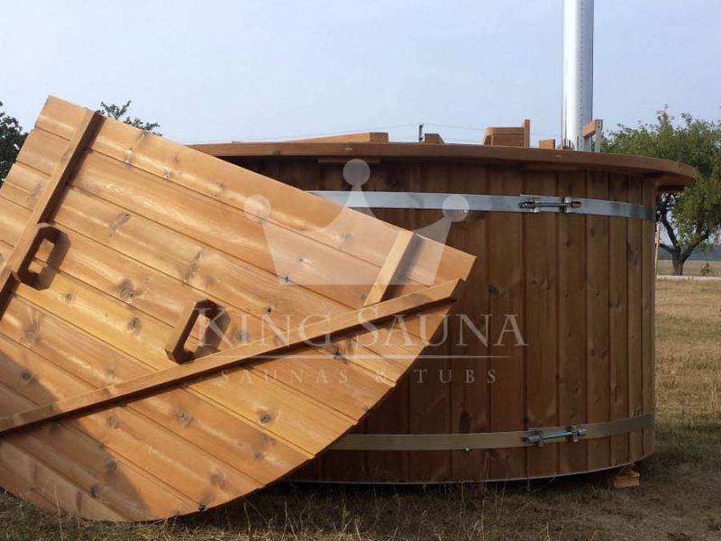 Bain nordique Thermowood avec coque en plastique pour 6 personnes Bain nordique Thermowood avec coque en plastique pour 6 personnes