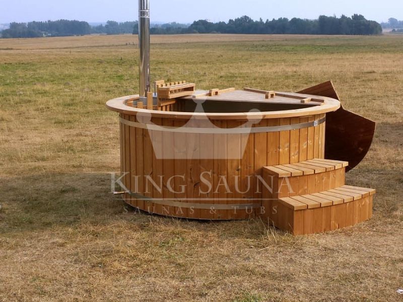 Bain nordique Thermowood avec coque en plastique pour 6 personnes Bain nordique Thermowood avec coque en plastique pour 6 personnes