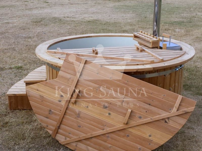 Bain nordique Thermowood avec coque en plastique pour 6 personnes Bain nordique Thermowood avec coque en plastique pour 6 personnes