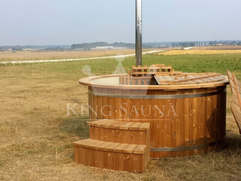 Bain nordique Thermowood avec coque en plastique pour 6 personnes Bain nordique Thermowood avec coque en plastique pour 6 personnes